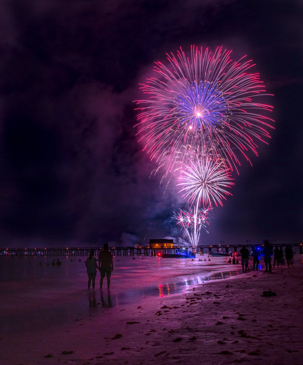 Wishing you a wonderful New Year's Eve from all of us at Neal Communities! ✨🥂 May your celebrations be joyful, and may the new year bring you happiness and success. Cheers to 2025!