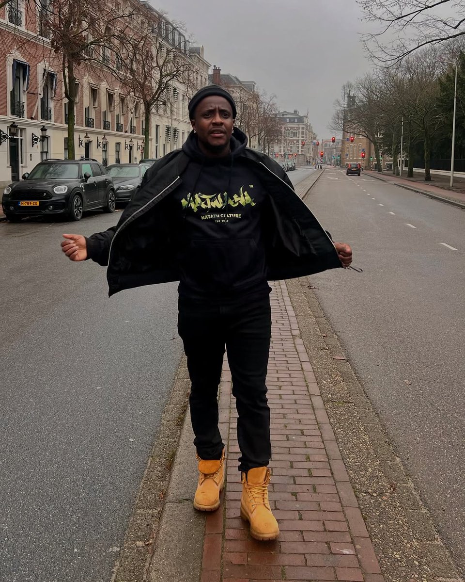 MatwanaCulture's tweet photo. #MatwanaMerch
Tunatesa hadi 📌 Hague, The Netherlands.
@gglen_coco Reppin' The Matwana Camouflage Hoodie.
Get yours Now
Talk to Us ☎️ 0727 213 423 (Call/WhatsApp)
#MatwanaMatatuCulture by @GraffMatwana https://t.co/HuX1SFe1Ms