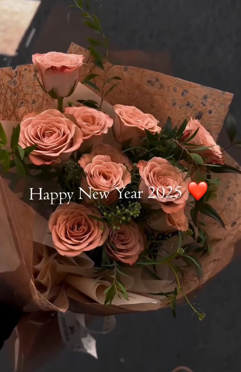 Jewels2023's tweet photo. سنه سعيدة عليكم 💜🌺#HappNewYear2025 y #عام_جديد_2025 https://t.co/O1UAre2MBK