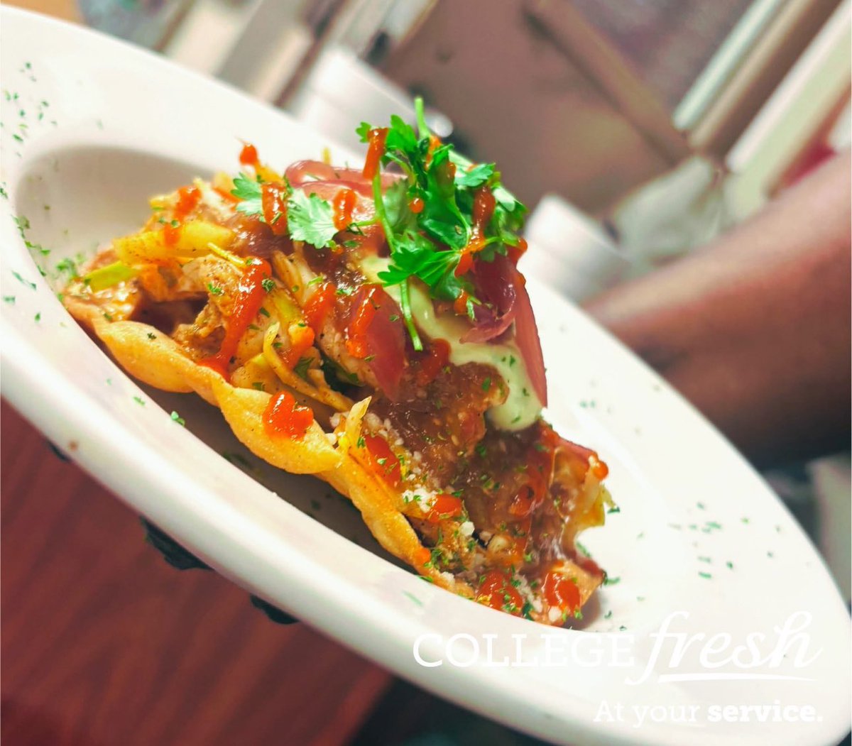 CollegeFreshays's tweet photo. It's the last Taco Tuesday of 2024! How are you celebrating? 😎🌮🎆

Build-Your-Own Chicken Tostadas with Slaw, Avocado Crema, Tomatillo Salsa, Grated Cotija, and Pickled Red Onions. 😍

#atyourservice #chef #fresh #tacotuesday #newyearseve #rolltide #cooking #baking #foodservice https://t.co/yGUepx5hDK