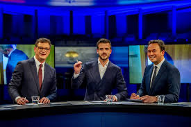 EINDEJAARSAVOND: Na het NOS achtuurjournaal: De Grote Politieke Show met <a href="/XandervdWulp/">Xander van der Wulp</a> , <a href="/JoostVullings/">Joost Vullings</a> en Vincent <a href="/rietbergen/">Vincent Rietbergen</a> vanuit Tivoli Utrecht voor het <a href="/HaagschCollege/">Haagsch College</a> te zien op #kanaal83 en online op npo.nl/start/live?cha…