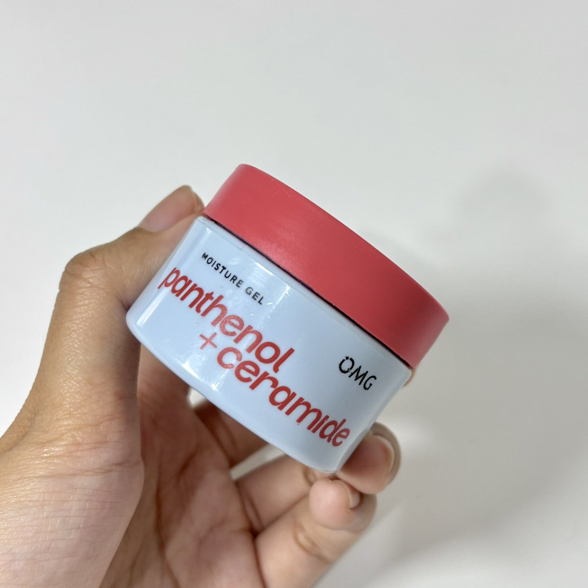 beautiaf's tweet photo. ♡ OMG (@itsomgbeauty) panthenol + ceramide moisture gel

pelembap unikk karena teksturnya kaya SALJU ES KRIM padahal gel(?!?!?) 

pas pake ini tuh enak ademmm banget soalnya, tapi gak rekomen kalau kulit lg flaky bgt karena kurang ngelembabinnya, kalau kulit lg normal mantep! https://t.co/pM0BIH9Uez