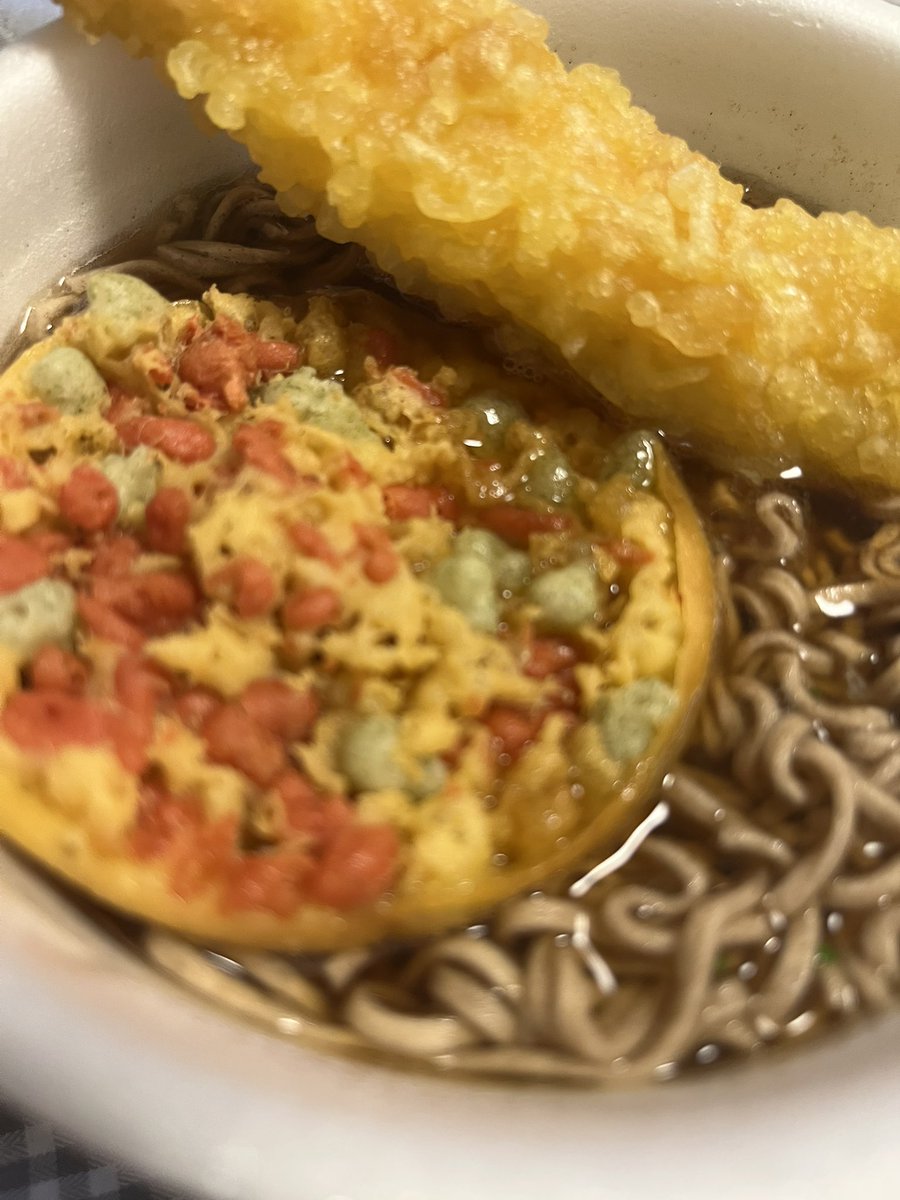 mikansei_sawada's tweet photo. もう年が明けるね。noteも出せた。どんな形でも応援してくれた方に感謝を。
来年も音楽やるので、気にしている方���気にし続けてください(？)
来年はなるべく人と会うように生きていきたいと考えている。
今年は唯一美味しいと思えるそばも食べた(そばあまり好きじゃない)
よいお年を🎸 https://t.co/UBkfpbO4zV