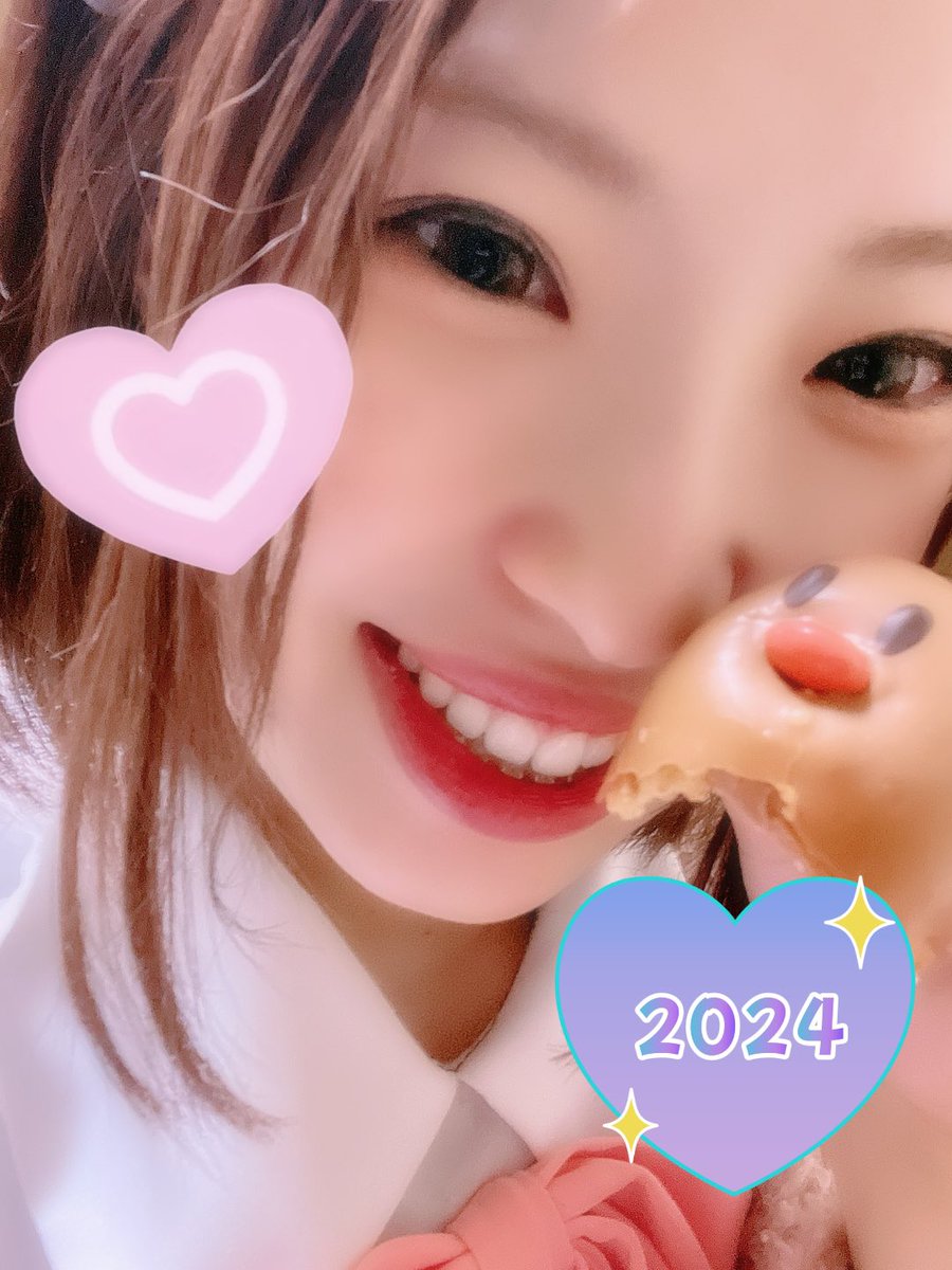 ichigo22tan's tweet photo. 2024ありがとございました🍓🍓
来年もたのしく過ごしましょうー、よろしくお願いします🍓ぴかぴっか⚡️ https://t.co/BgxTK8NaTR