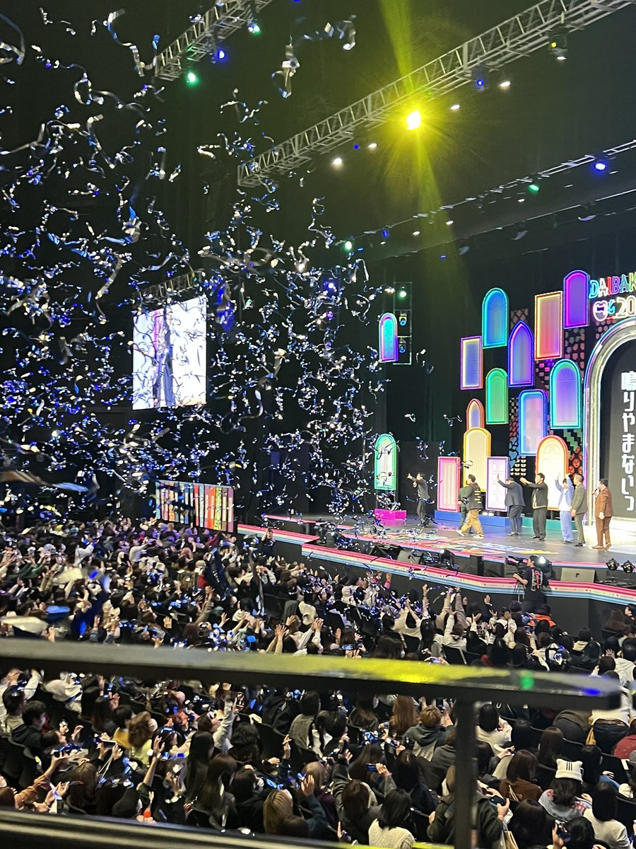 もーすぐ新年になるよ🐍
昨日はお笑いライブ見てきたよ😂
笑いすぎました🤣