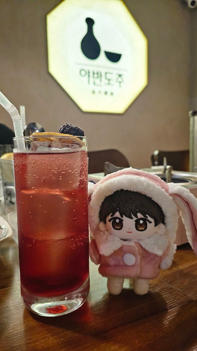 오랜만에 만나서 넘 반가웠어요 ☺️
내년에도 다시 12월 31일 건배사 모임을 주최해보겠어요
(이상 생각보다 규모가 커져서 탈주하고 싶었던 주최자가)