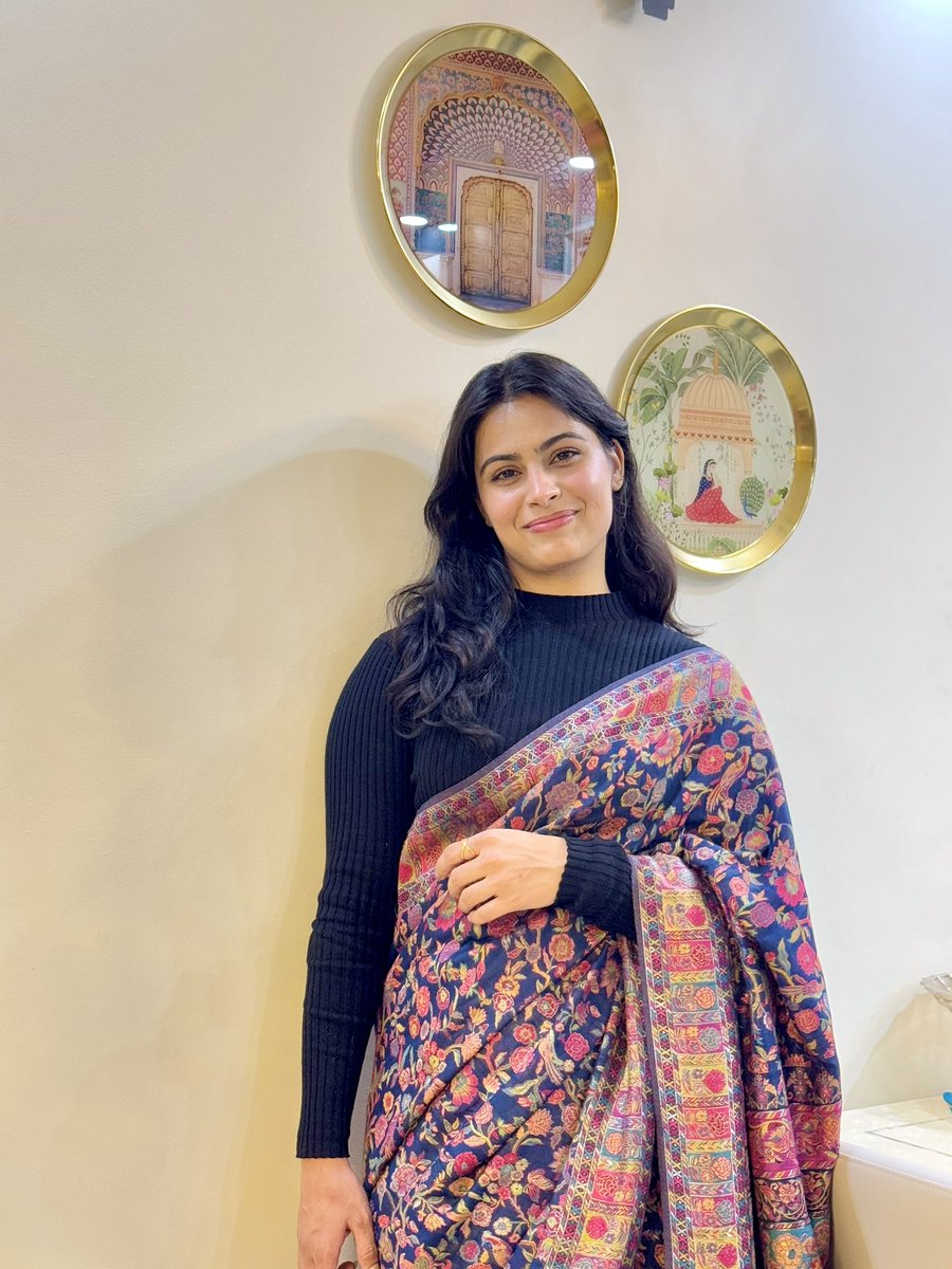 realmanubhaker's tweet image. Here’s to the highs and lows, goods and bads of 2024- cheers!🥂 
Let’s welcome 2025 with new resolutions that make our lives better 💖
#HappyNewYear