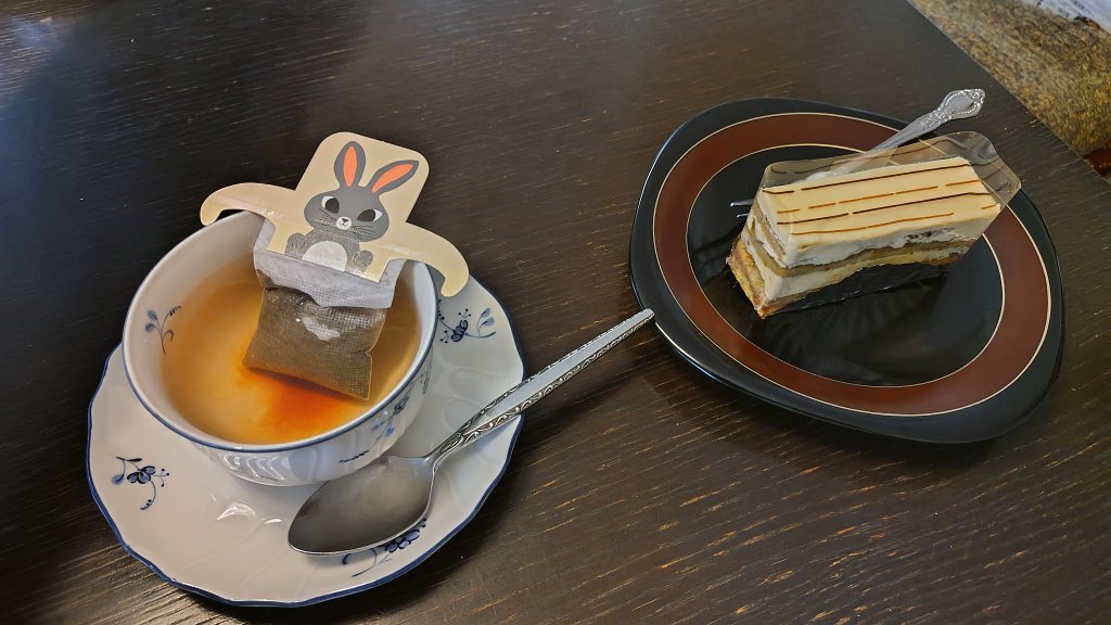クリスマスに先生宅へ🎄
ケーキを手土産に、お茶をご一緒しました🫖⁡