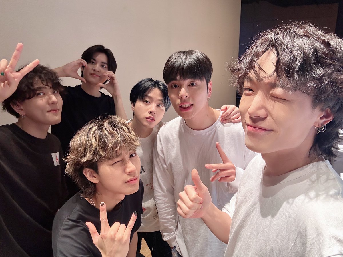 2024 has been good for finally having each member release their solo &amp; get their last group con for the mean time. Can't believe that their 10th year anniv is alrdy coming &amp; 3 members will be back this 2025!!! Hope this year will be more wonderful for both iKON &amp; iKONIC HNY 🥳❤️
