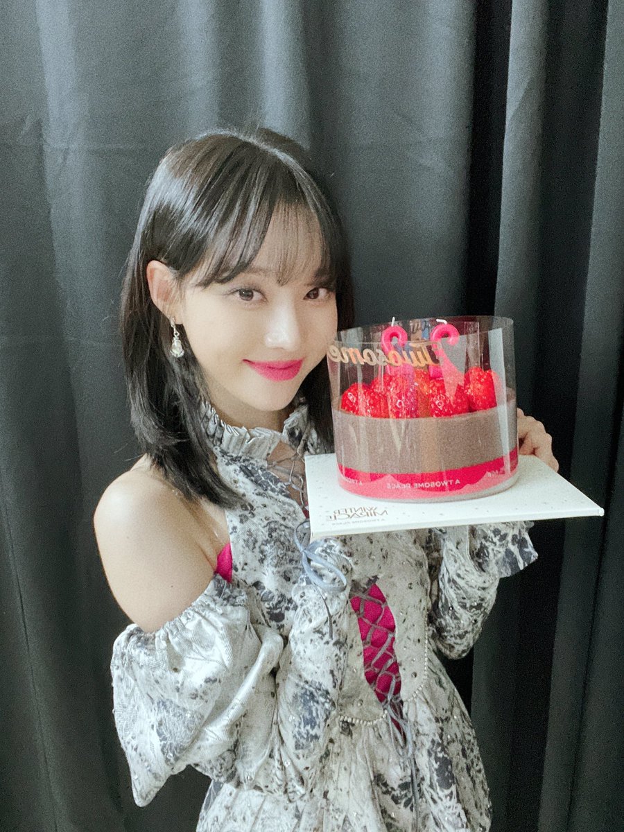 hourlykwinter's tweet photo. happy birthday minjeong 🥹🎉 
#겨울이버블 https://t.co/cv60LfdyIT
