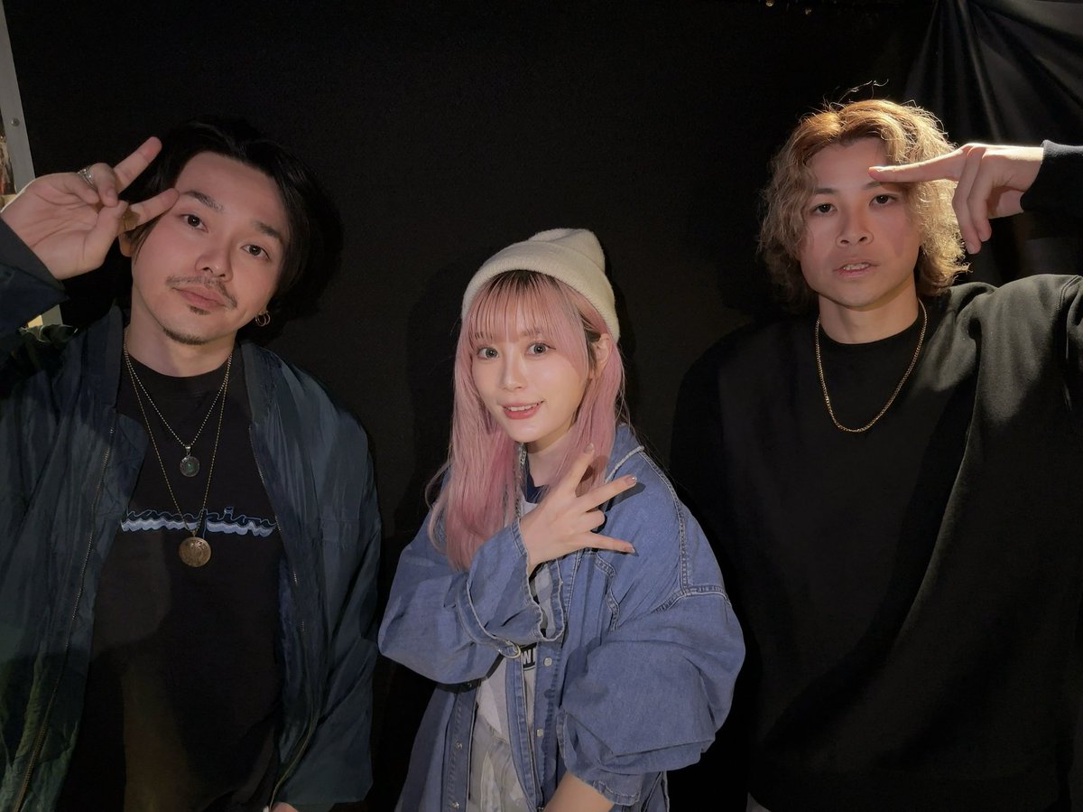 ELB_JP's tweet photo. 応援してくださる皆様のお陰で素晴らしい
1年となりました！

本当に感謝しかございません
来年には活動休止前ラストワンマンライブがございます！

今まで応援してくださった方々に感謝の気持ちを込めたライブをさせて頂きます！

これからもELBメンバーの応援よろしくお願い致します🙇
良いお年を🐍 https://t.co/NdOXgvaKHu