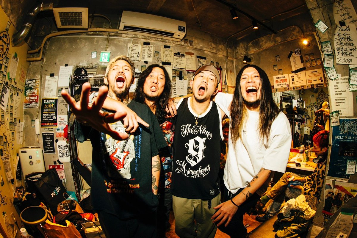 The__BONEZ's tweet photo. 🐍Happy New Year!!🐍
2024→2025

今年も骨から気合い入れてブチかましていくんで2025もThe BONEZを宜しくお願いします！🦴🦴

#TheBONEZ https://t.co/Pt6lhJexiS