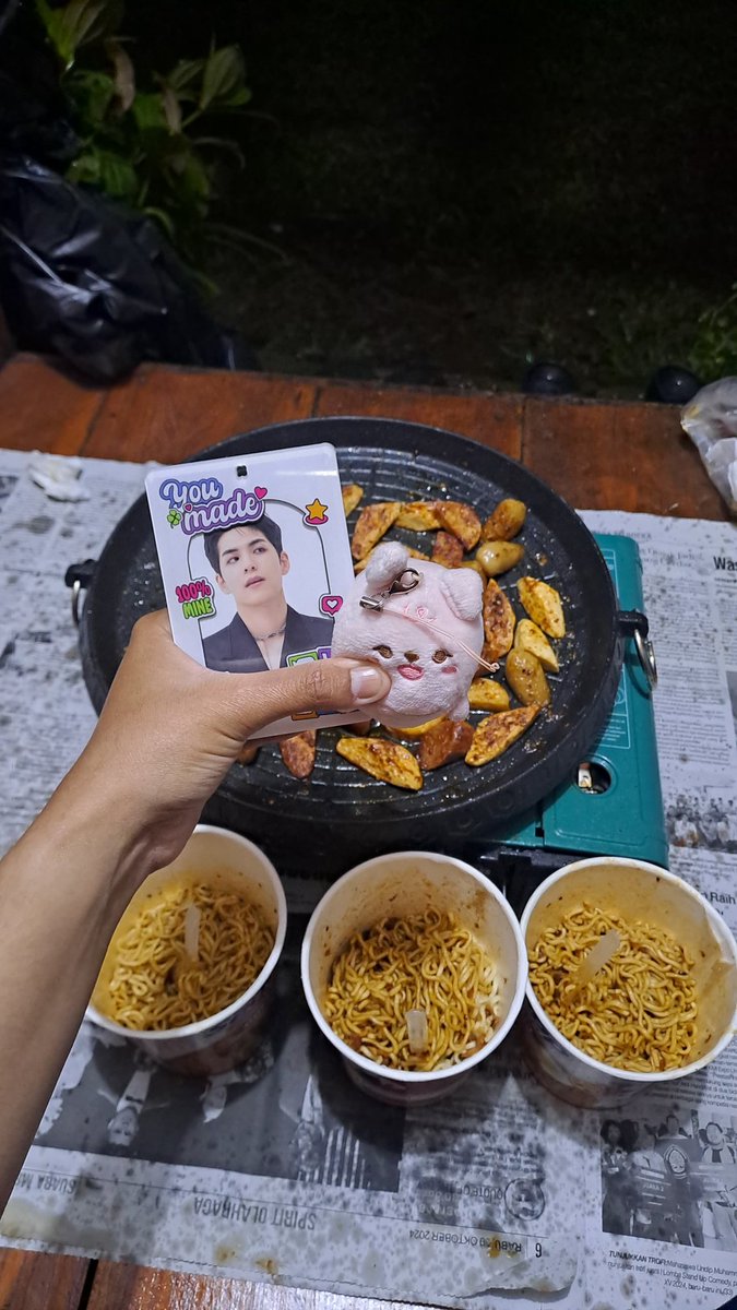willywonkapil's tweet photo. meski LDR, papah nya anak" gak pernah lupa buat transfer tiap bulan. jadinya, malam taun baru isa barbeque an tipis" 🤩
cc : KangWonDo
@ytsdowoon @earlyonk https://t.co/df7OnRPax2