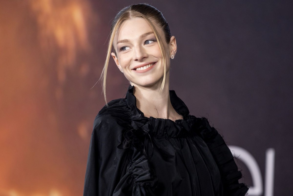 dianaleXteban's tweet photo. 🥳 Hoy es cumpleaños de la actriz, modelo y activista estadounidense Hunter Schafer 🎉 https://t.co/KmxfgL7mBU