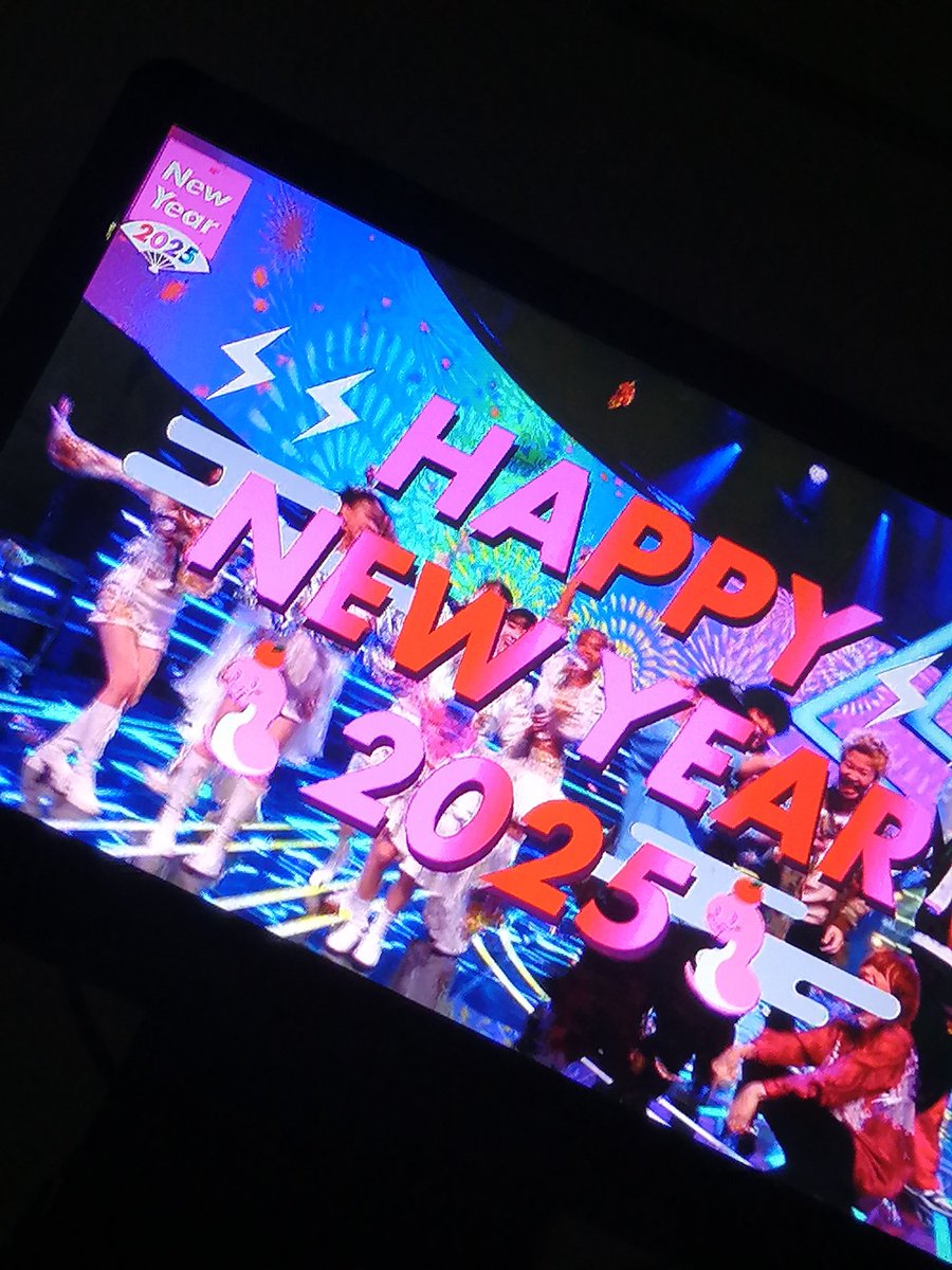 Thinyanx's tweet photo. 新年明けましておめでとうございます！
結局、紅白最後まで観ちゃいました。
今年もよろしゅうに♪ https://t.co/0LZ5x6PMyp