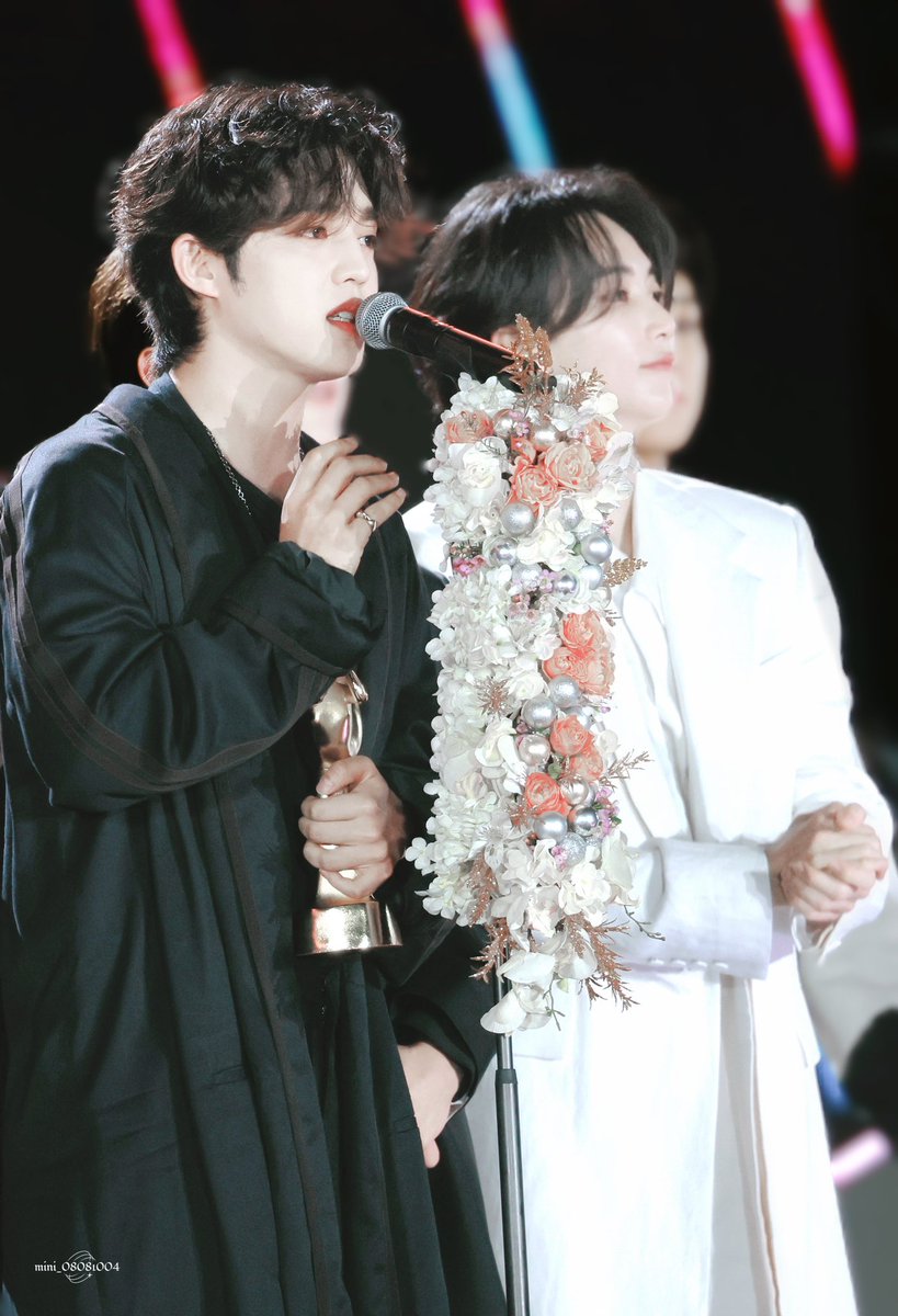 mini_08081004's tweet photo. Welcome to 2025

🎆

#세븐틴 #SEVENTEEN #쿱정  #クパン 
#승철 #SCOUPS #에스쿱스  #エスクプス 
#정한 #JEONGHAN #윤정한 #ジョンハン https://t.co/fpPrx6PxA6
