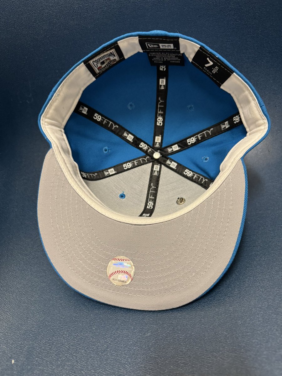 Todays_Hat_Is's tweet photo. With the arctic blast approaching, I decided to go with this #Phillies snow capped hat for my #HatOfTheDay #FittedSociety #fittedhats
#fittedcaps #HatTwitter #RingTheBell
#HatsOnHats #NewEraCap
#HatCollector #ilovehats
#UnitedByCaps #SidePatch https://t.co/BO5E73IJwj