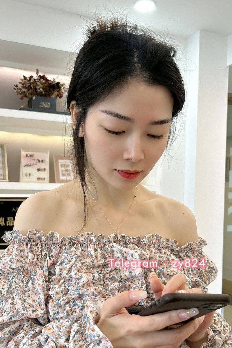 💕凡凡 158.45.C.32歲
#價位4000 中部
清秀漂亮的外貌 溫柔似水的服務
個性很親切，相處起來超貼心! https://t.co/HPb3CO0NFy
