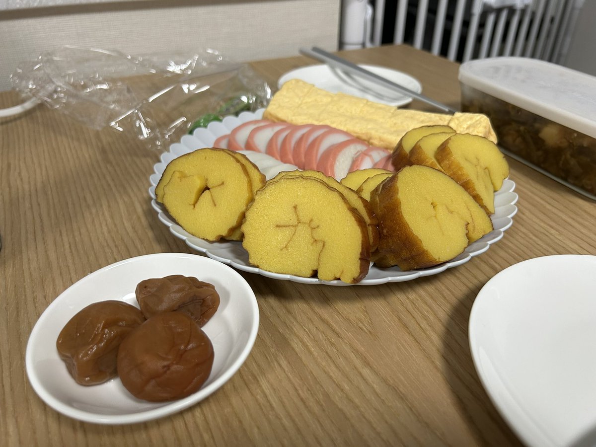 anne_bc15's tweet photo. あけおめことよろです。今年のおせちです。 https://t.co/OLJYvMyqWS