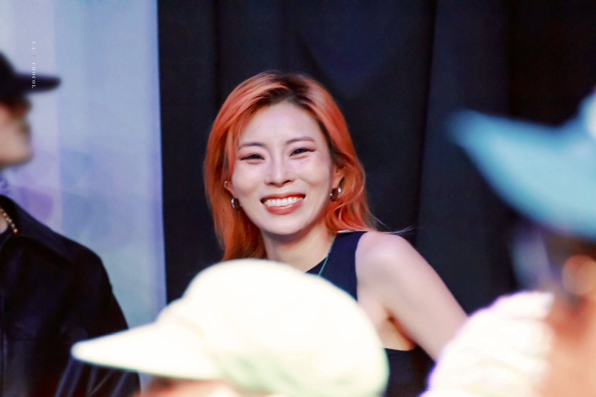 241201 Golden Era of Hiphop
#초콜 #CHOCOL

당신과 걸어가면 보이지 않던 미래도 너무 밝게 우리를 비춰주기 때문에❣️
2025년도 언니의 하루 하루가 더 행복하길❣️