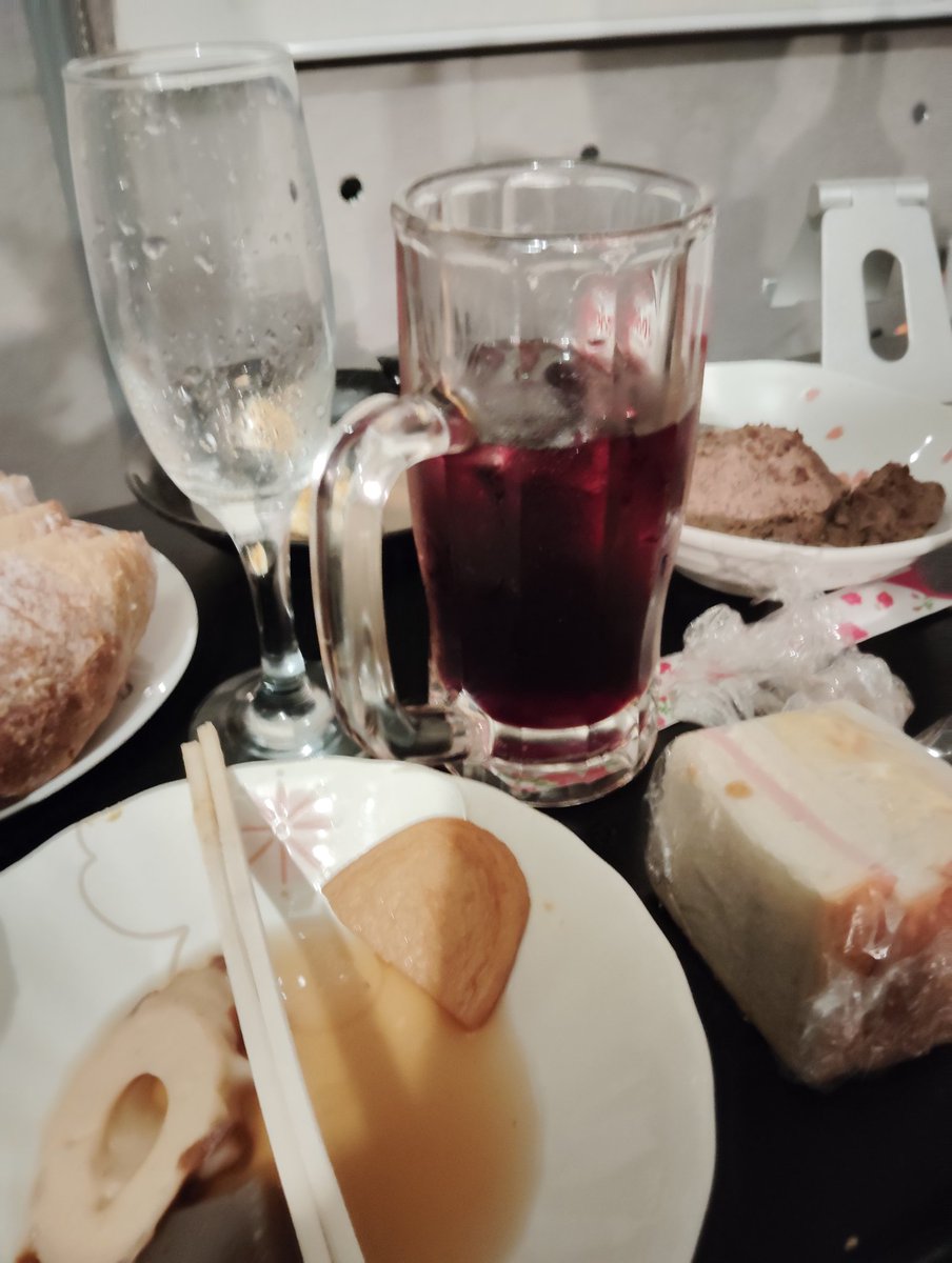 abcdefg7002zz's tweet photo. あけましておめでとうございます。今日からは毎年有難迷惑なオショウさんが2人でオショウが2ではなくお正月です https://t.co/lGqyT94r2j