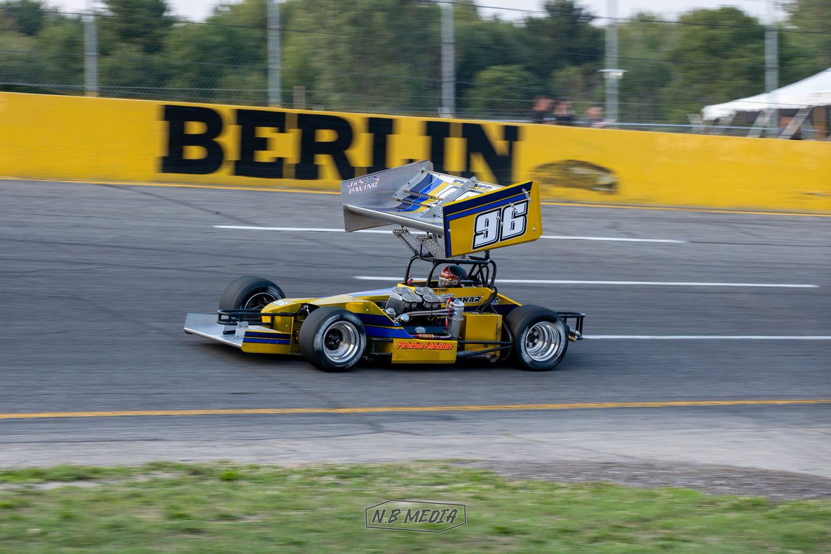 HavenRacewayJP's tweet image. #supermodified One of the best signs of health with supers is the construction of new cars and this year saw the debuts of three all new big blocks in @ISMAsupers and @OswegoSpeedway from the Snyder team, the newest Bodnar chassis, and a brand new Booth Silver Bullet.