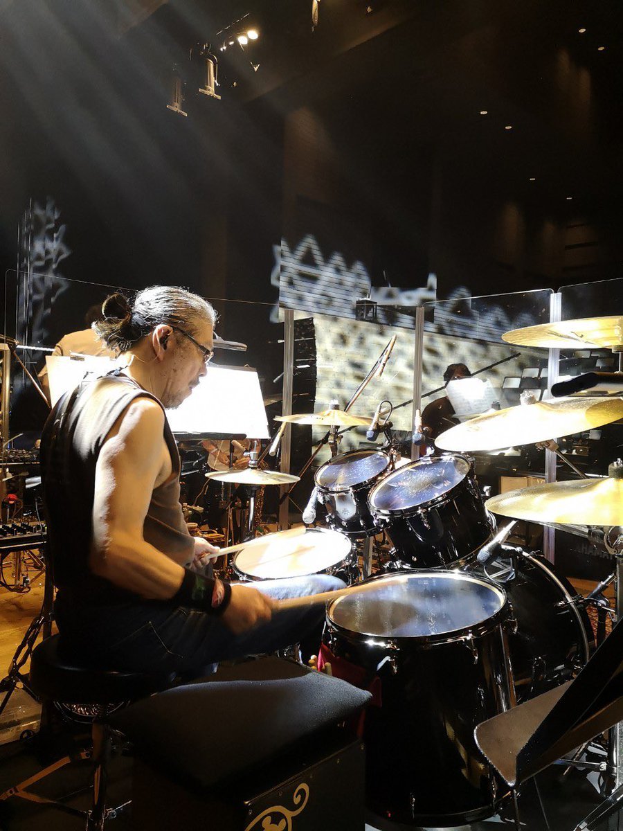 あけましておめでとうございまする〜🤗

皆さまと共に健康な一年であることを祈っております！パワー落ちないようにがんばりまする〜😆💪🏼

岡本郭男