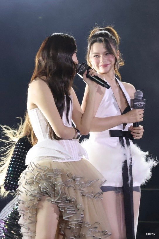 BeckysarochaMM's tweet photo. Hey girls
FREENBECKY X CTW BYE2024
#CountdownCTW2025xFB https://t.co/9GeuGQNn43