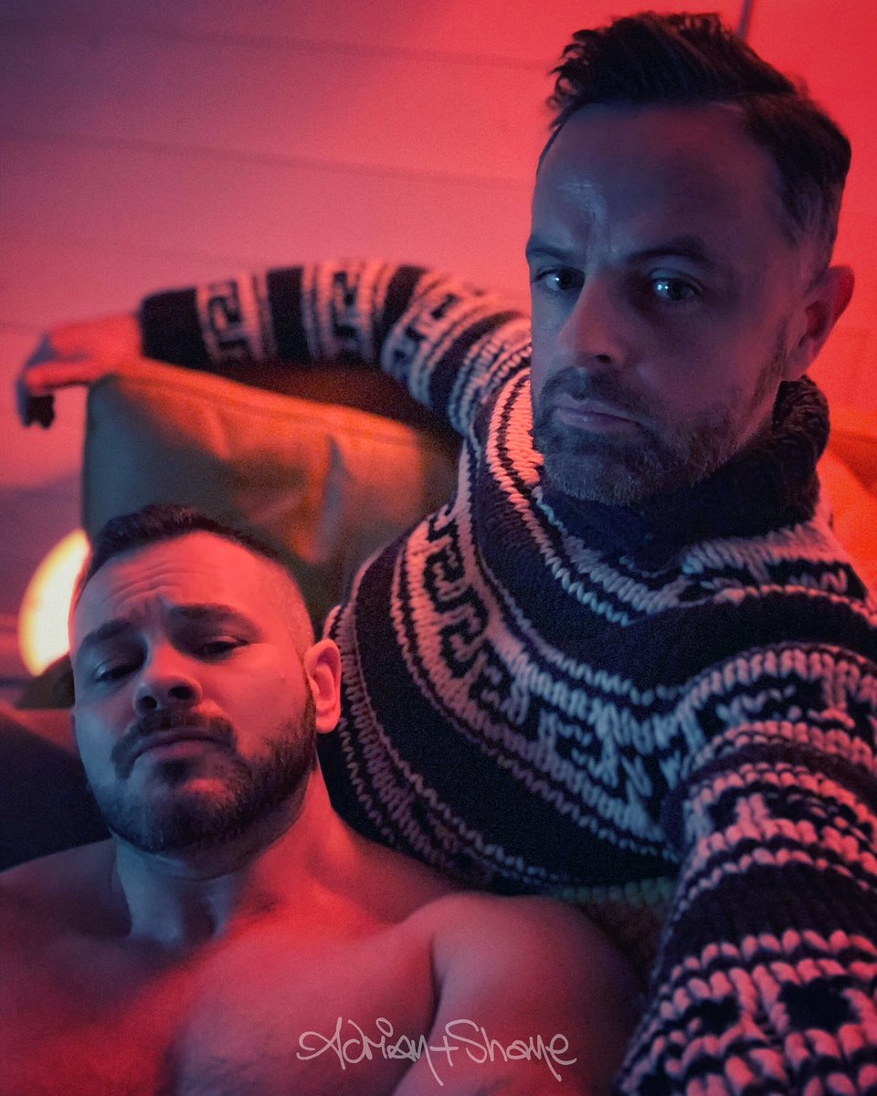 Tonight the dress code is “knits or tits” //
🧔🏻‍♂️🧔🏻‍♂️