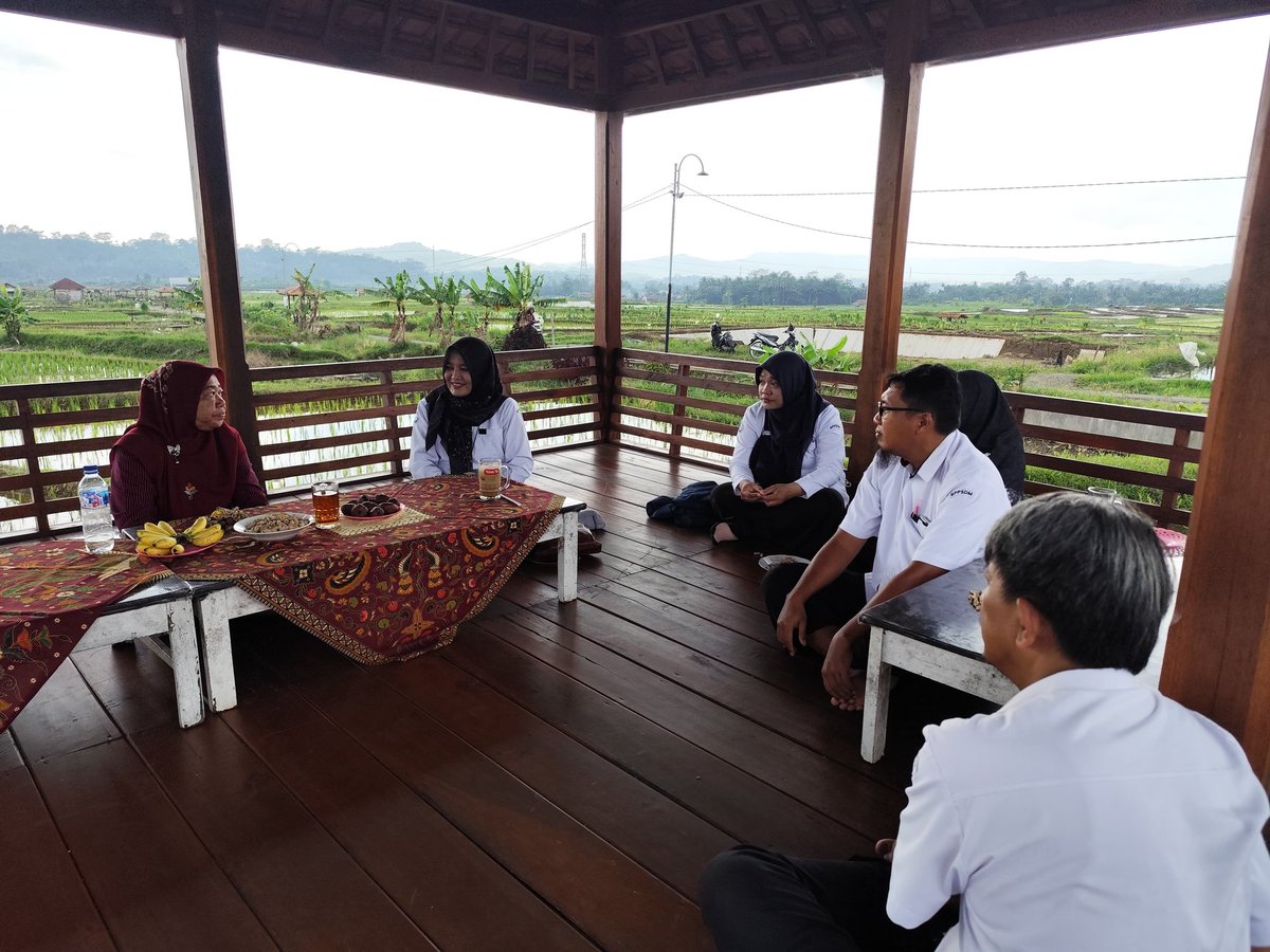 BudiFIRST2's tweet photo. Senin (30/12/2024), Budi Mulyadi Luhkan Kab. Banyumas, pendampingan kunjungan Kapusluh KP di lokasi SFV Panembangan Kecamatan Cilongok-Banyumas.
#GiatLuhkanSatminkalTegal
#LuhLapor https://t.co/qdTlFbg15B