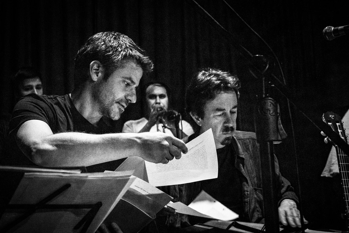 Antes de cambiar de año, van unos registros de nuestra presentación en <a href="/LatangenT/">La Tangente</a> a principios de mes. Fue una fiesta total, la mejor forma de cerrar el 2024. ¡Gracias a todos por acompañarnos!