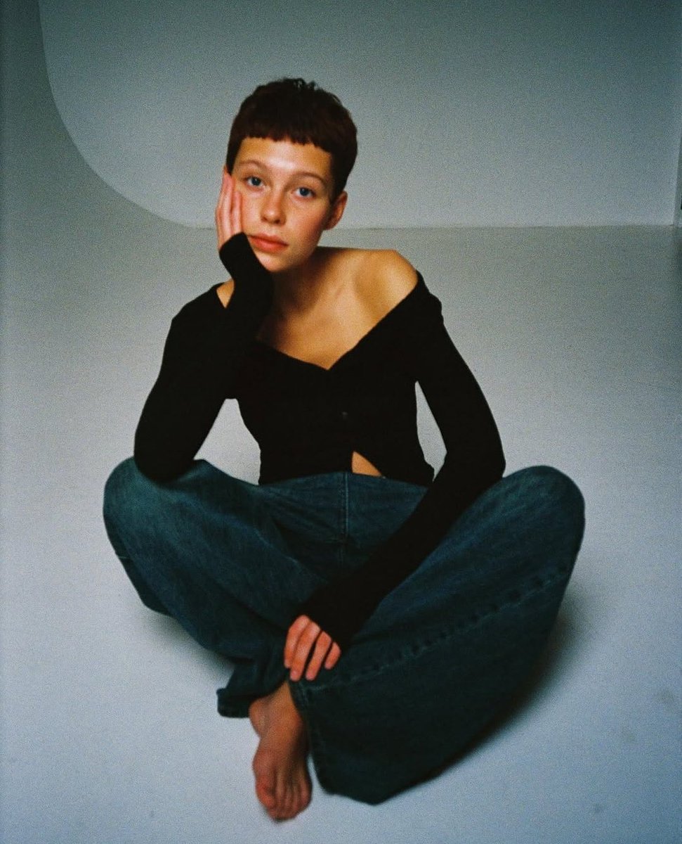 ⠀ ⠀ ⠀ ⠀ ⠀
⠀ ⠀ ⠀ ⠀ ⠀
⠀ ⠀ и если выход один впереди
⠀ ⠀ то почему мы то холод то жара?