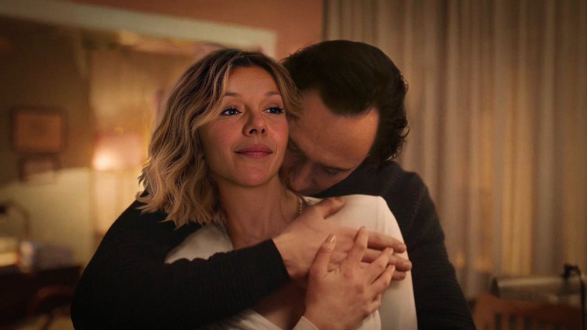 HAPPY NEW YEAR 🥂🎆✨️

Loki and Sylvie are watching fireworks and counting down to midnight ✨️

(well...at least Sylvie is)