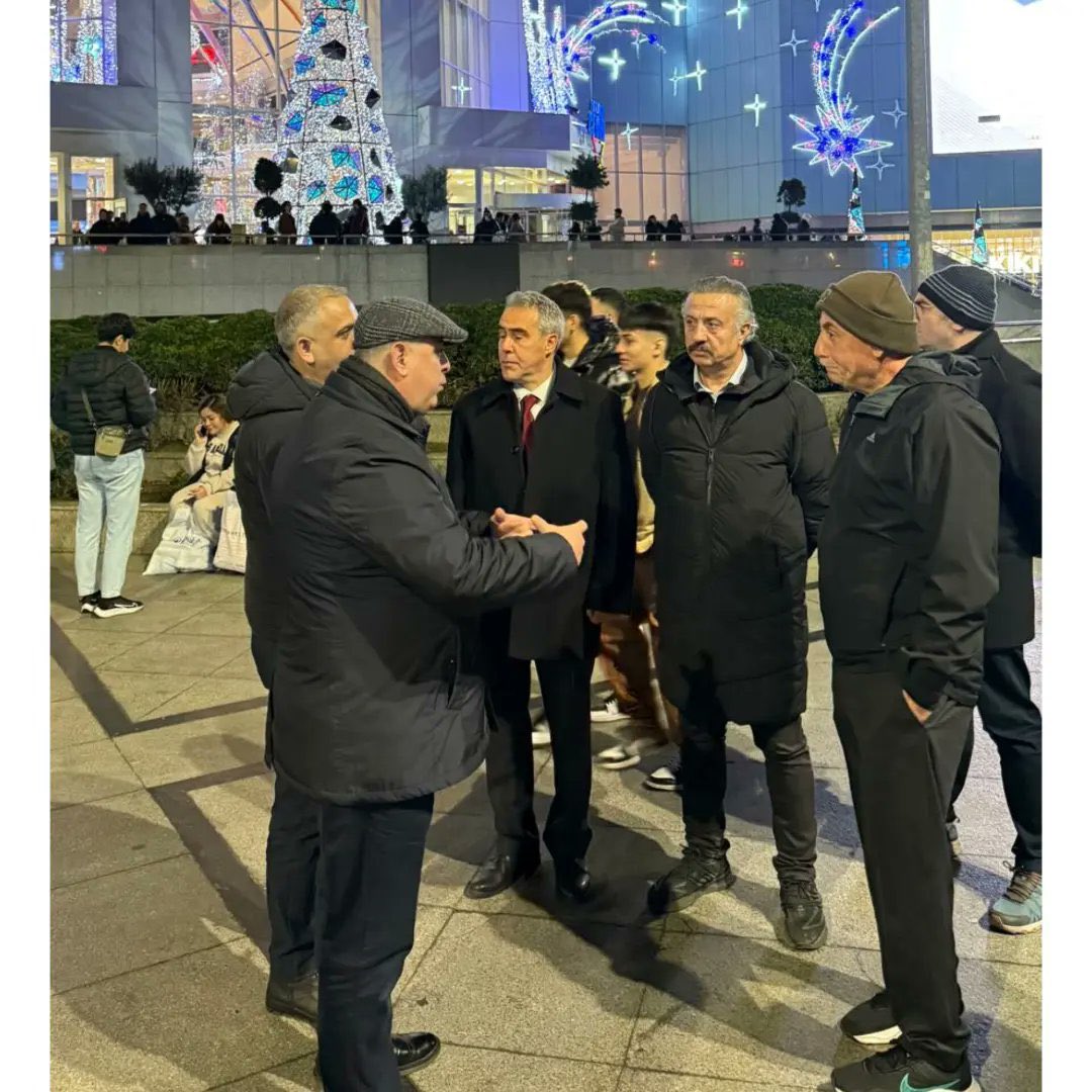 GuvenlikAjans's tweet photo. Özel Güvenlik Denetleme Başkanı Suat ÇELİK , Yılbaşı tedbirleri kapsamında İstanbul Cevahir AVM de özel güvenlik tedbirlerini inceleyerek,özel güvenlik görevlilerinin yeni yılını kutlamıştır.
@EGMozelguvenlik 
@TC_icisleri 
#özelgüvenlik https://t.co/cbAI9wzh94