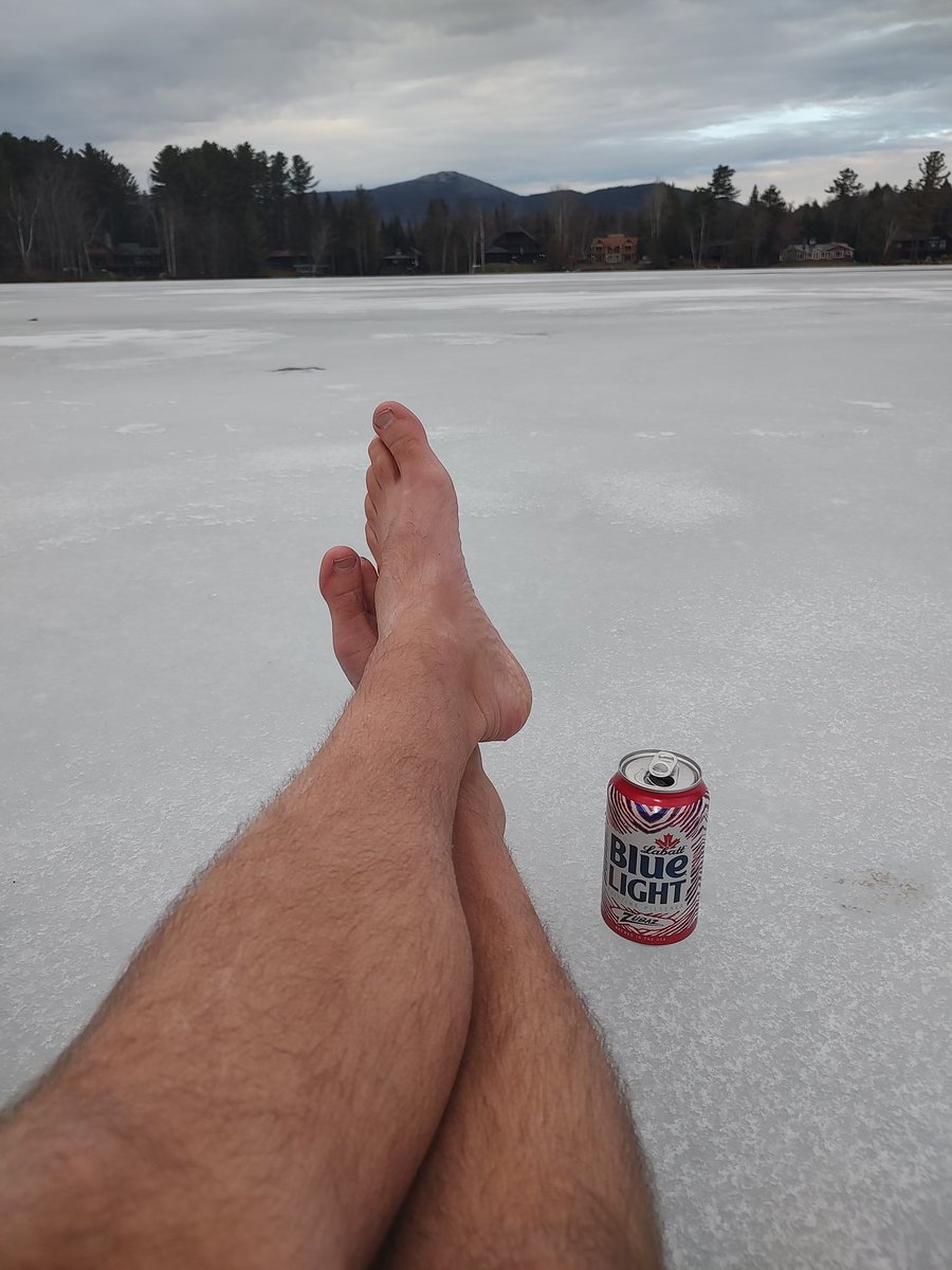 JimmyDee1974's tweet photo. #LakePlacid #FrozenNuts #LabattBlue https://t.co/MEvvcGXE1h