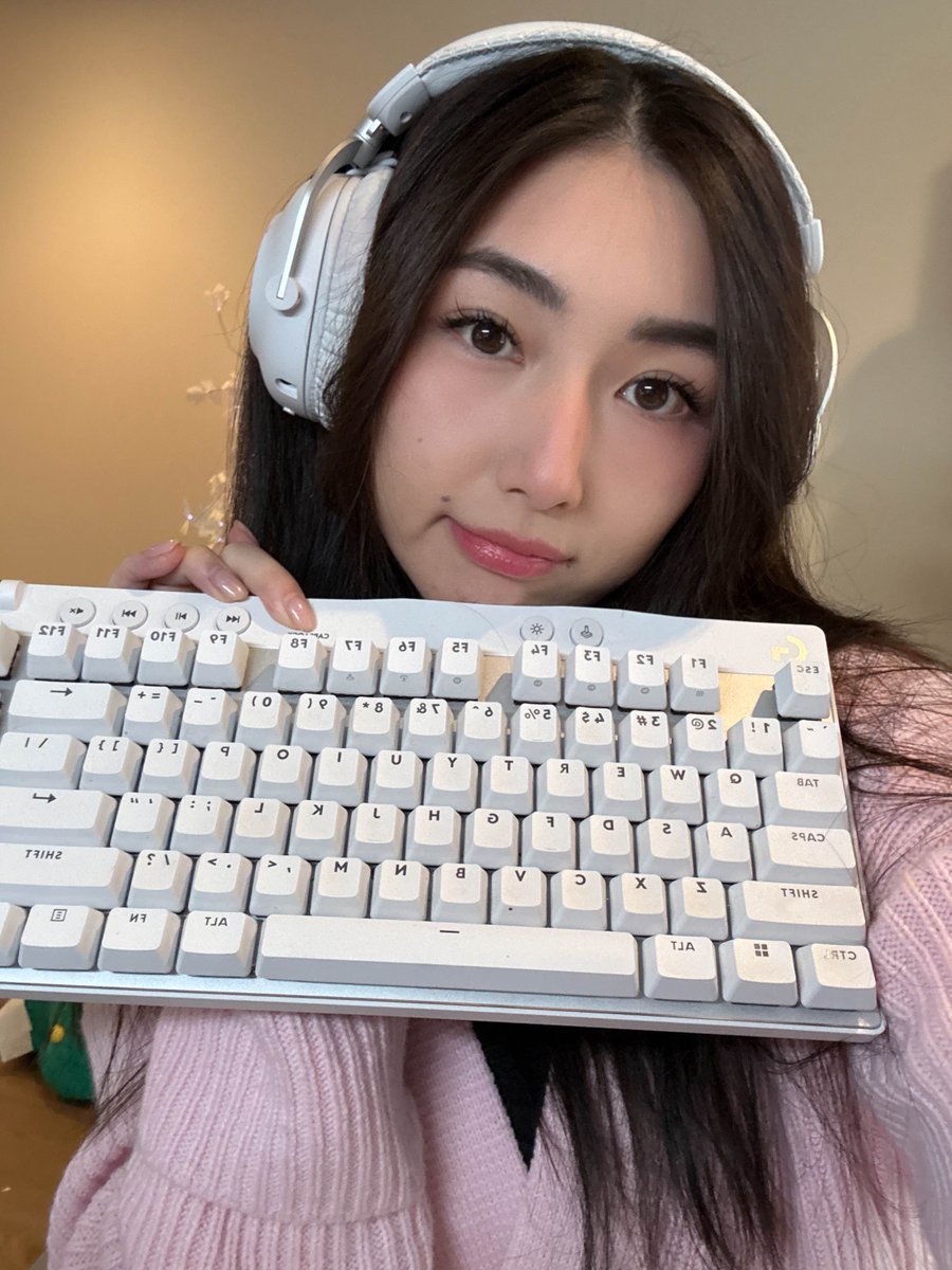 xChocoBars's tweet image. Didn&apos;t get what you wanted for Christmas? 🎄 Treat yourself to @LogitechG ’s PRO Series gear - the same setup I rely on every day for gaming and streaming! 🎮✨

Exclusive holiday deals are still live, and you can use code xChocoBars for even more savings. 🎁🖱️⌨️🎧

👉…