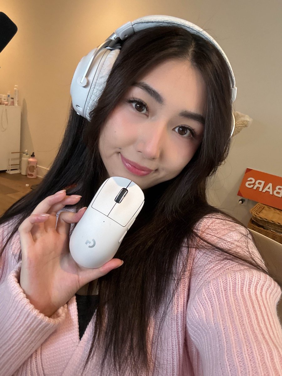 xChocoBars's tweet image. Didn&apos;t get what you wanted for Christmas? 🎄 Treat yourself to @LogitechG ’s PRO Series gear - the same setup I rely on every day for gaming and streaming! 🎮✨

Exclusive holiday deals are still live, and you can use code xChocoBars for even more savings. 🎁🖱️⌨️🎧

👉…