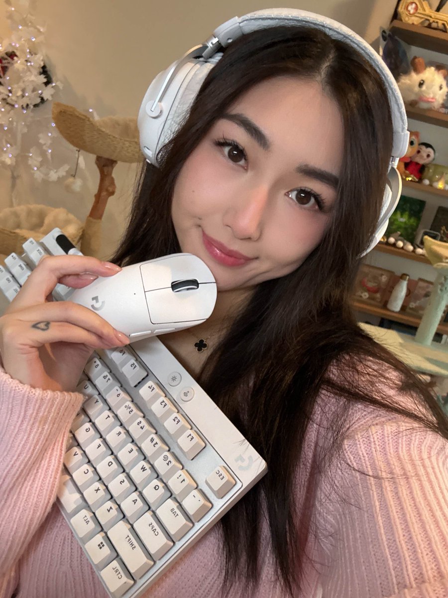 xChocoBars's tweet image. Didn&apos;t get what you wanted for Christmas? 🎄 Treat yourself to @LogitechG ’s PRO Series gear - the same setup I rely on every day for gaming and streaming! 🎮✨

Exclusive holiday deals are still live, and you can use code xChocoBars for even more savings. 🎁🖱️⌨️🎧

👉…