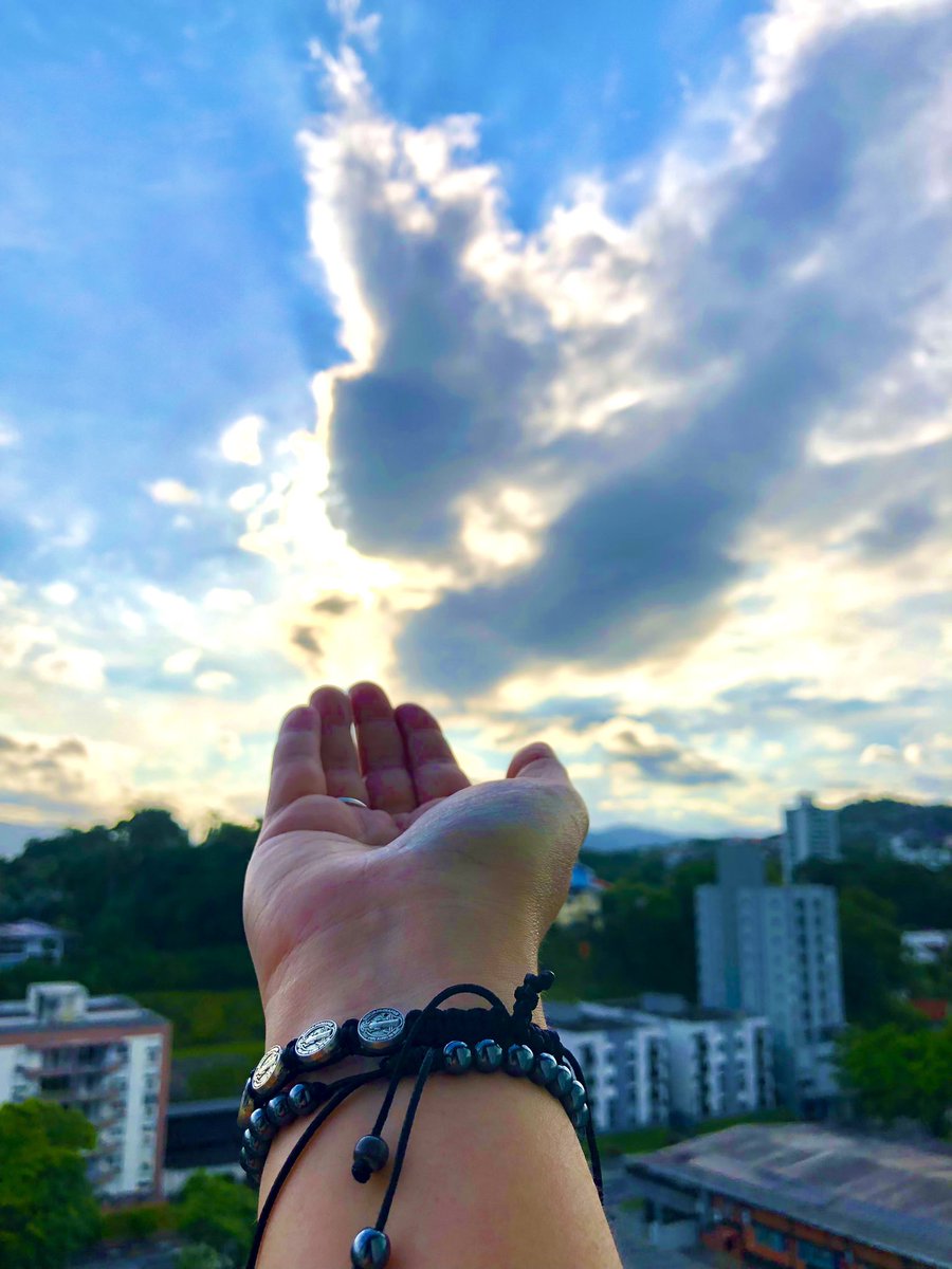 liananf's tweet photo. It's almost time 💫 https://t.co/qf2NKRH1Vh