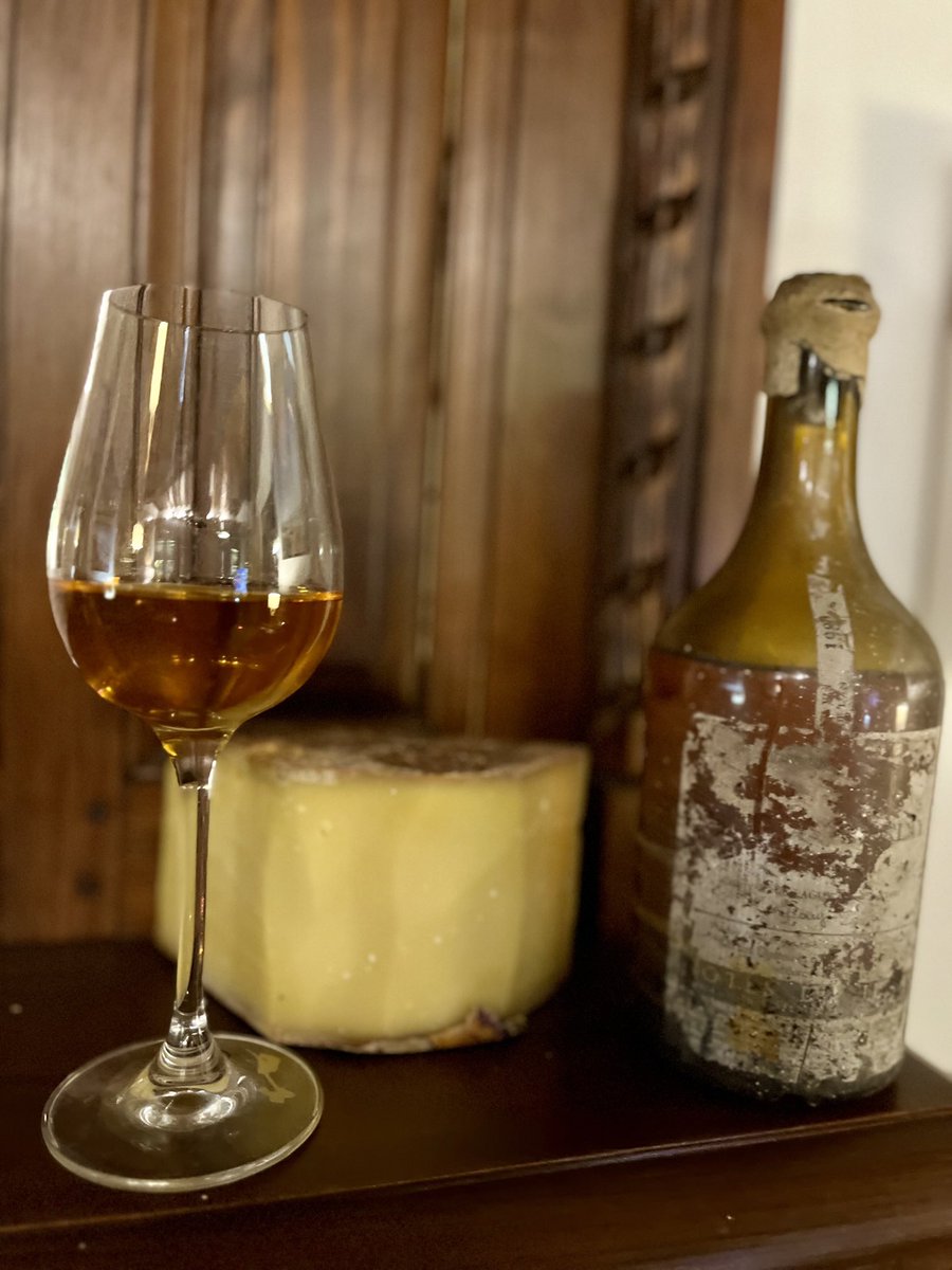 Craquage du réveillon, ce grand vin jaune Château d’Arlay 1981, pour accompagner un joli Comté 36 mois.