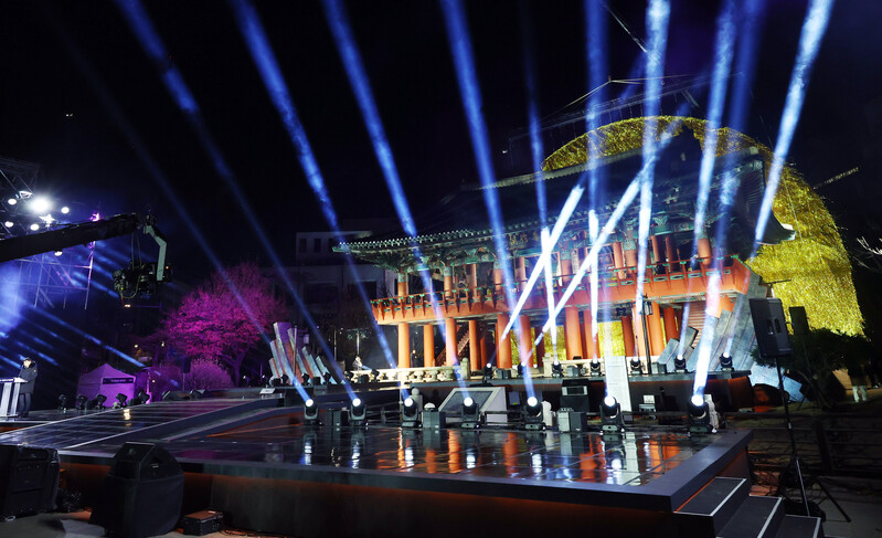 kvibe_yonhap's tweet photo. Photos of New Year's Bell-Ringing Ceremony at Bosingak Pavilion

#새해 #보신각 #타종 #신년 #2025 #NewYear #Bell_ringing #Bosingak #ceremony #Jongno @KoreanTravel @Kor_Visitkorea 

https://t.co/sk8tTYZPX7 https://t.co/YEsNpGTJJU
