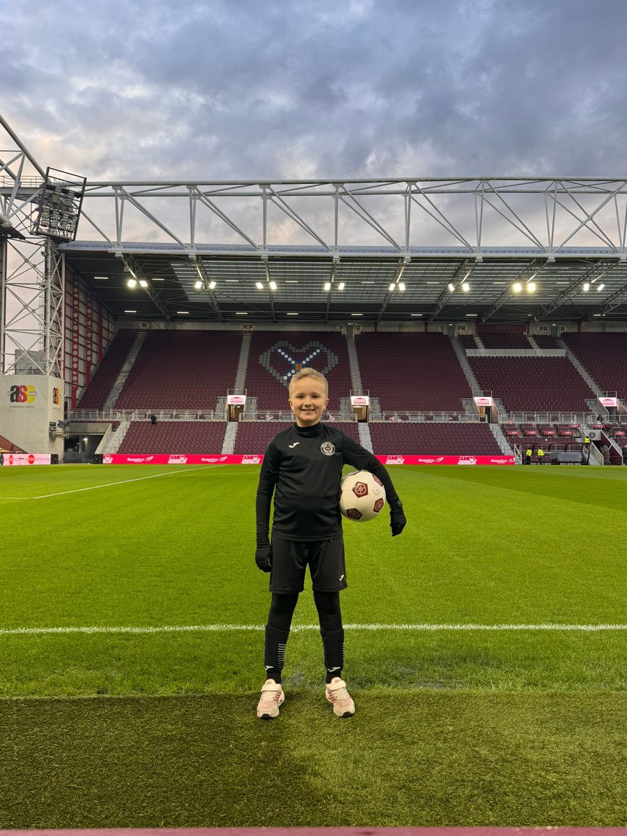 danielblyth3's tweet image. Wee man at the Half Time Hero's last week for the Edinburgh Derby.