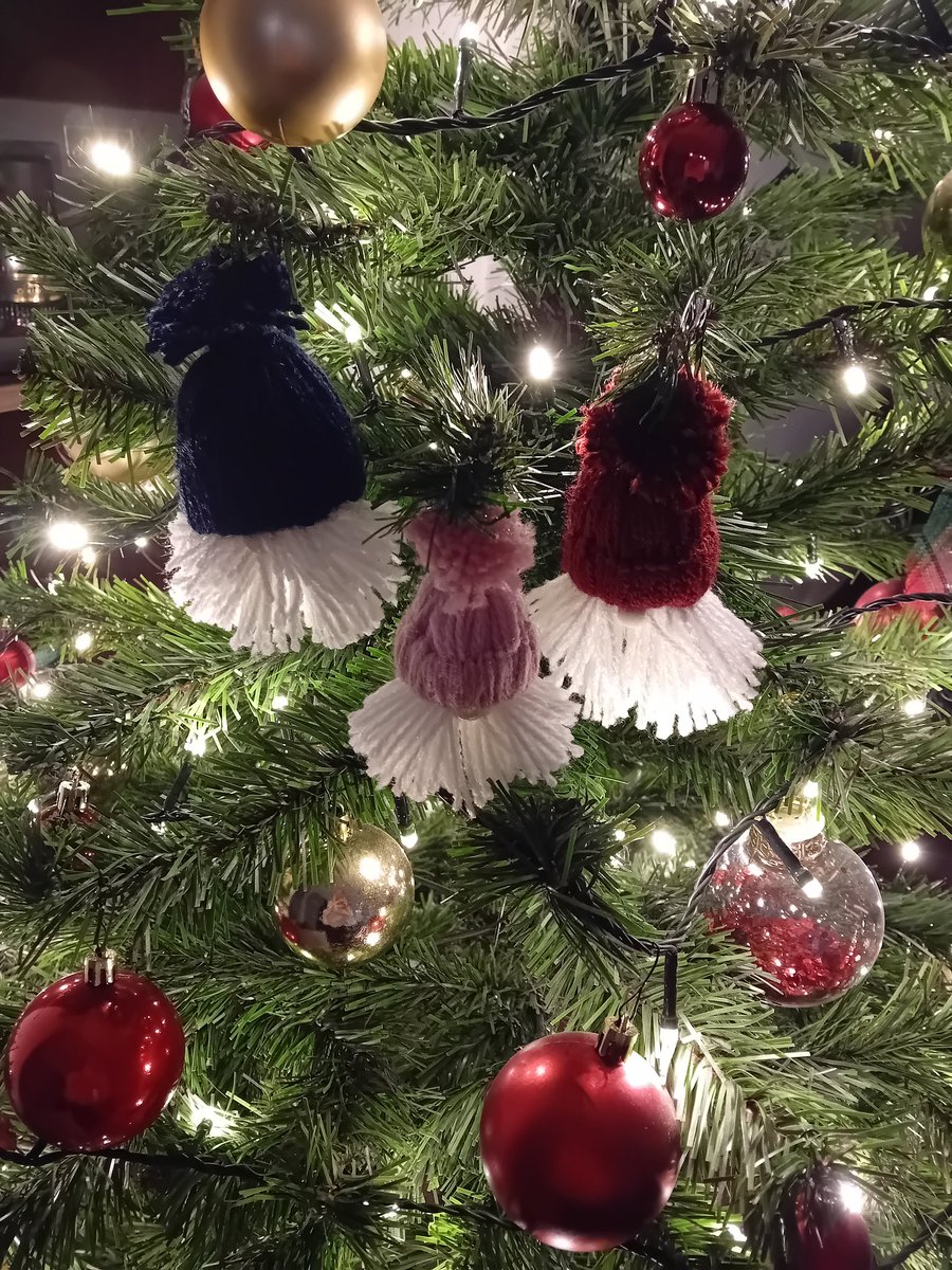 Vsako silvestrovo objavm, kaj vse dobrega se mi je zgodil v zadnjem letu. Lahko bi razlagou, kako sem prenovil hišo, obiskal velika tekmovanja itd. Ampak realno se samo veselim leta 2025, v katerem bom postal fotr. Naj bo srečno in veselo tudi za vas!