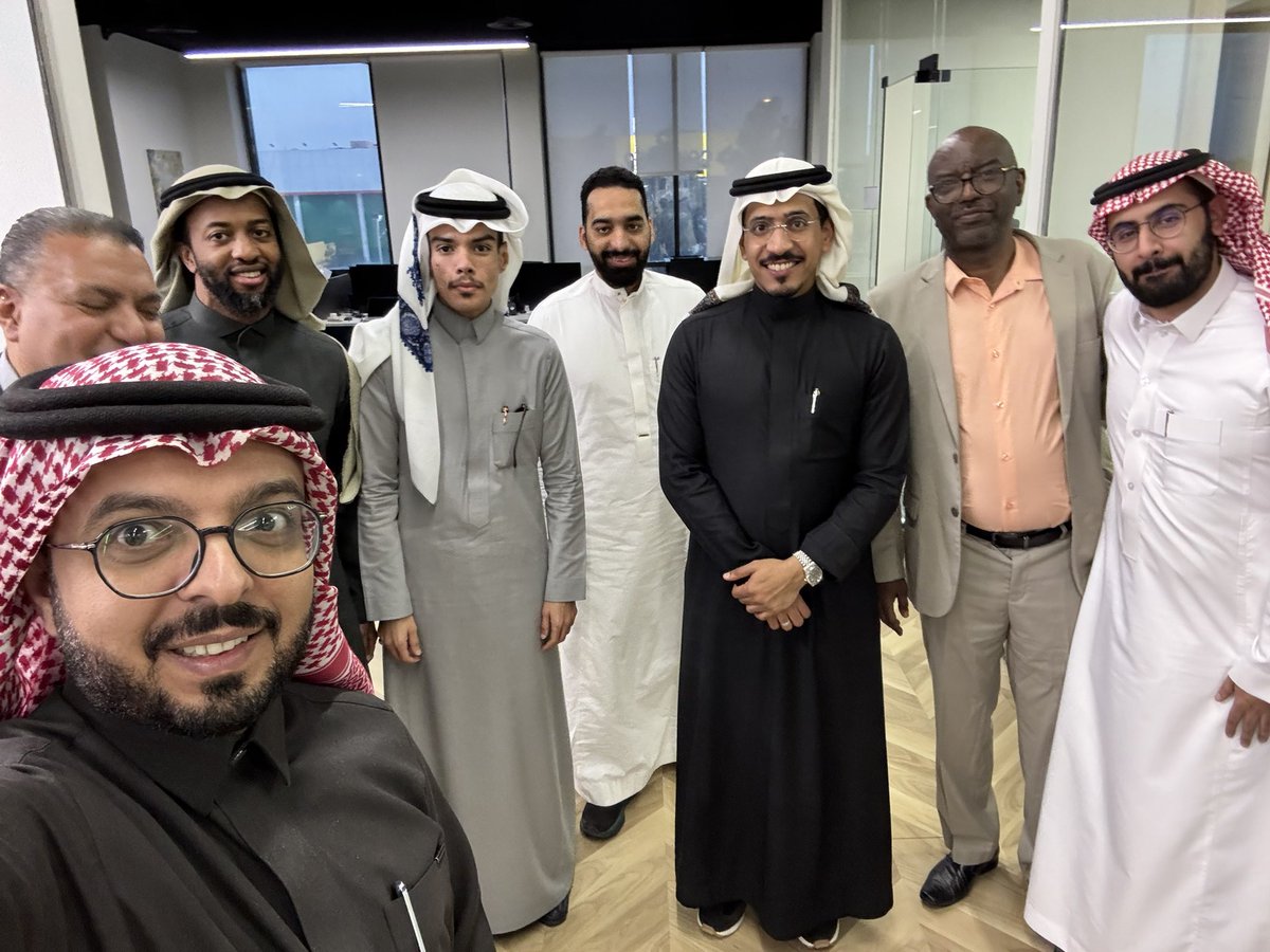 2024\12\31

في هذا اليوم أكمل مسيرتي المهنية مع مركز الأثر 

بعد (4) سنوات من العطاء قدمت فيها للمركز ما يمكن تقديمه ، شاركت في مرحلة البناء وساهمت في النماء وعملت مع زملائي على تذليل العقبات وتجاوز التحديات ، شهدت الكثير من النجاحات واكتسبت الكثير من الخبرات والمعارف وحظيت برصيد