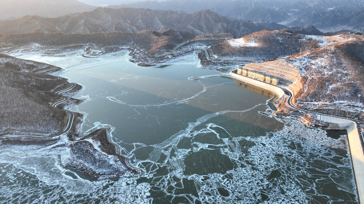 ChinaDaily's tweet photo. The Fengning pumped storage hydropower plant, the largest of its kind globally, has commenced full operation in the city of Chengde, North China's Hebei province. https://t.co/WgT5anWk5G https://t.co/YwItCCGrvQ
