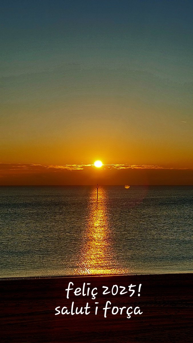 Con la imagen del último amanecer de este 2024 ,todo el equipo de trabajo social sanitario del <a href="/hospitaldelmar/">Hospital del Mar</a>  os deseamos un ¡FELIZ AÑO 2025!