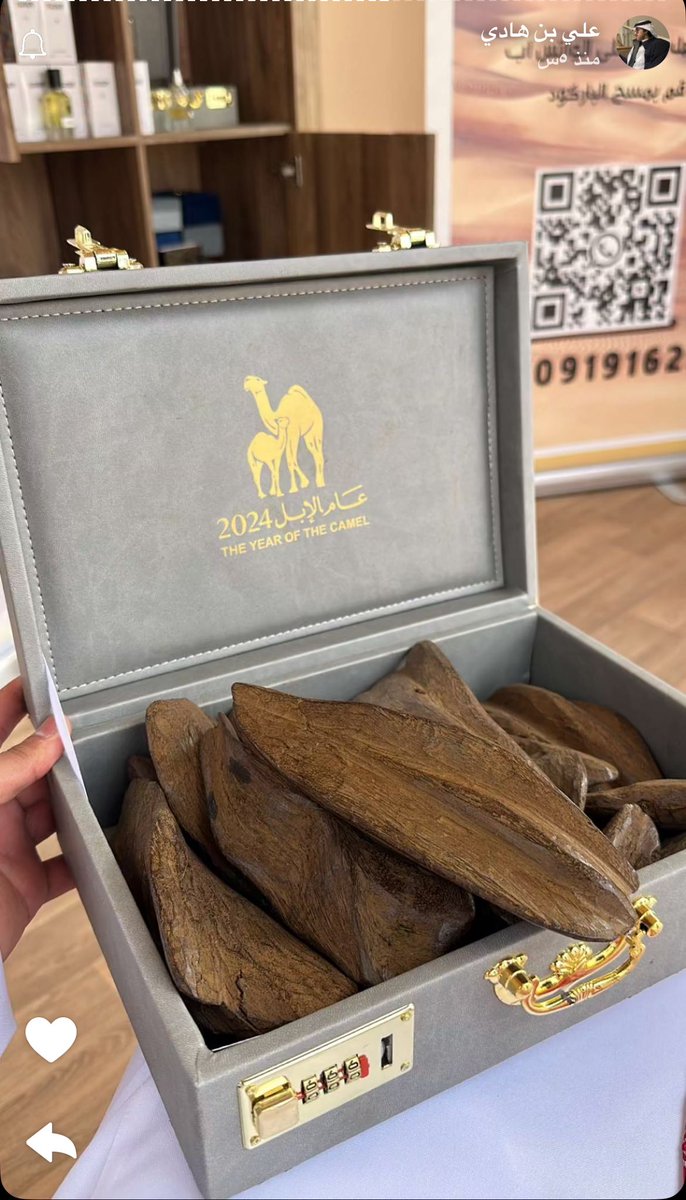 اعلانات علي بن هادي دايم تجذبني
ومستحيل يمر مرور كرام لازم اشتري منها 🤩💙..
هو الوحيد اللي اثق في ذوقه و اطلب على طووول خصوصًا اذا اعلن عن عطورات 
و لاني اعرف ذائقته في العطور 
لانه مالك براند عطور 
فـ اكيد ماراح يعلن الا الشي الزين/

شكراً <a href="/etersocitey/">ذا عطر سوسايتي THE ETER SOCIETY</a> على اختيارك المعلن الصح