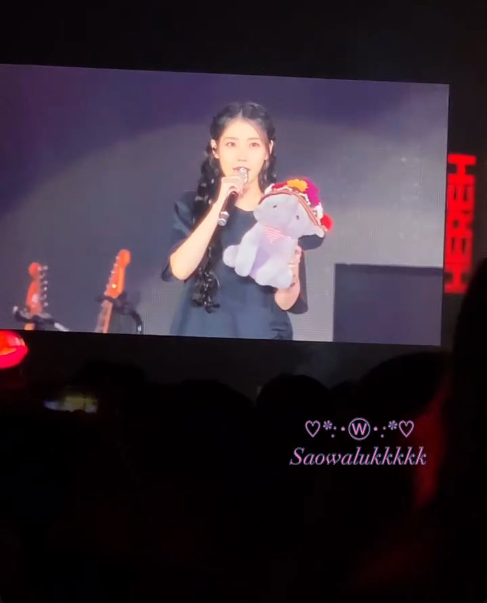 vanvanza13's tweet photo. 2024 เป็นปีที่แฮปปี้มากๆเพราะได้เจอทั้งพี่ลี่และน้องเค้ก ของให้ปี2025 เราได้เจอกันอีกและได้เจอกันทุกๆปีนะ 
💜💖💛🩵💚💜🫶🏻✨ https://t.co/XvQYwKZARD