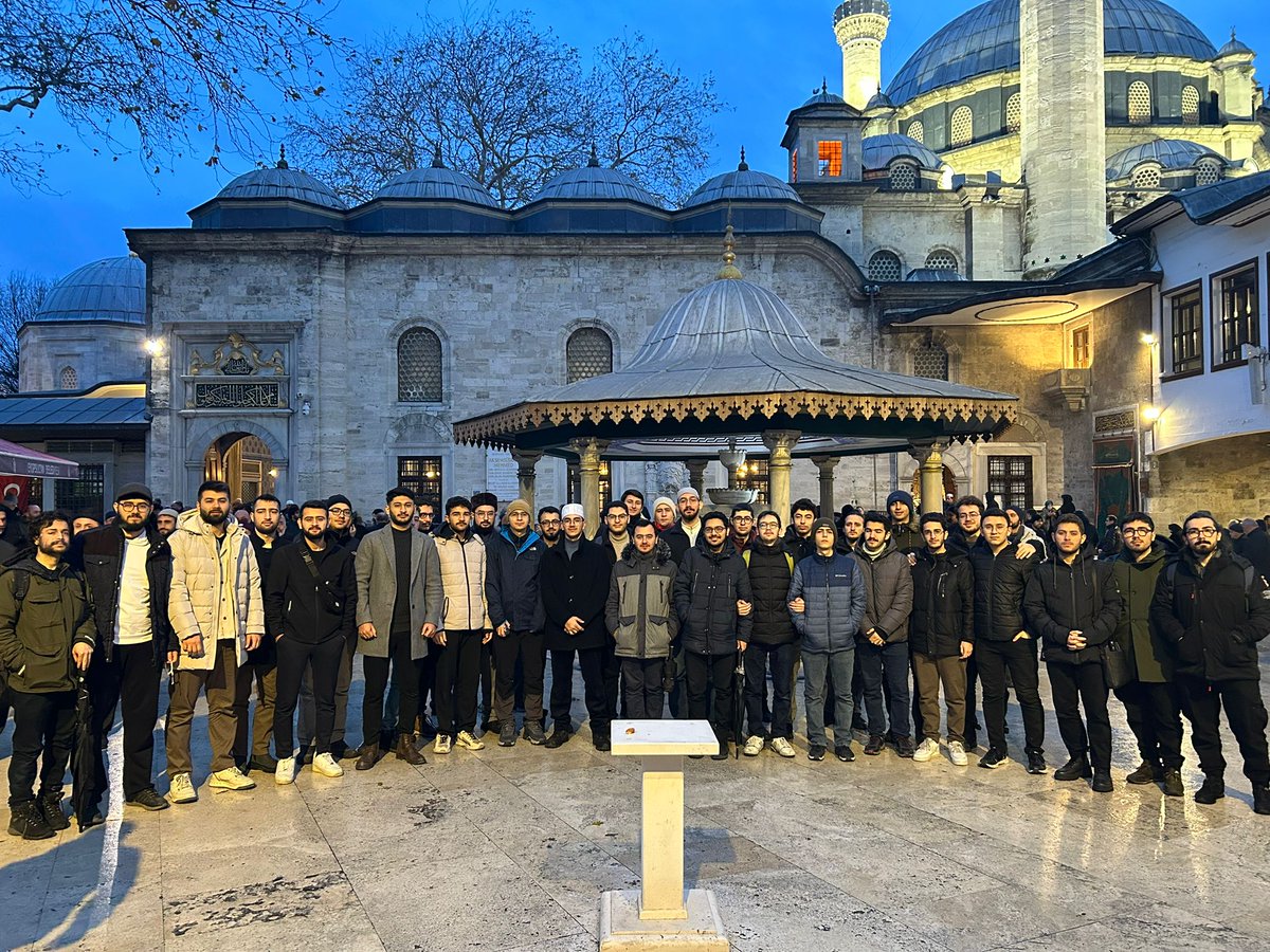 06tibbiyeliler's tweet photo. 9. Geleneksel İstanbul gezimizi 28-29 Aralıkta gerçekleştirdik. 🤩

Eyüp Sultan Camiinde sabah namazını eda ettik.

Gezimize katılan tüm arkadaşlarımıza teşekkür ederiz 🌹

Yine bekleriz 👋 https://t.co/0cFOkMvg5r