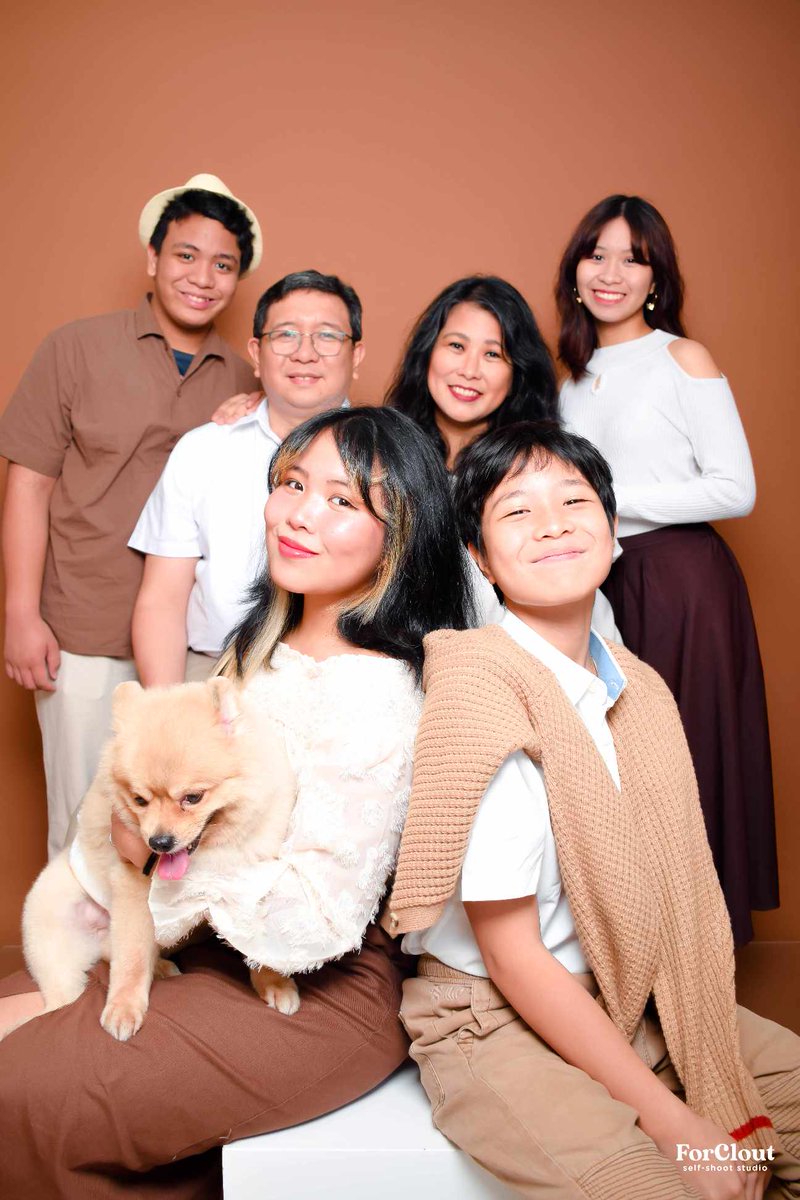 BobbyQuitain's tweet photo. Happy New Year to all! May God's blessings be abundant in your life this coming 2025!- From Bobby, Jeng, Robelle, Mara, Franco and Marco https://t.co/36d3cbLkBS